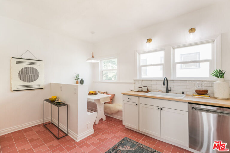 Light Filled TIC in Silver Lake | Rich Michalowski