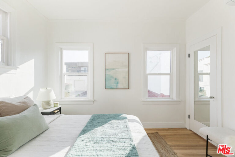 Light Filled TIC in Silver Lake | Rich Michalowski