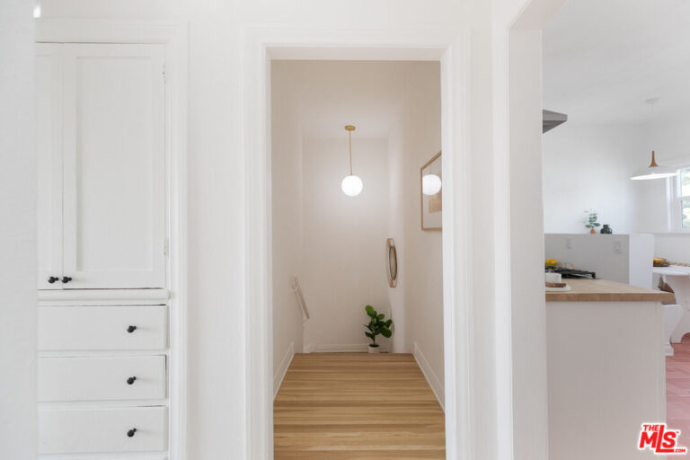 Light Filled TIC in Silver Lake | Rich Michalowski