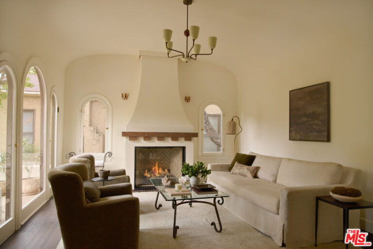 1920’s Spanish in Bungalow Heaven | Rich Michalowski • Los Angeles Real Estate