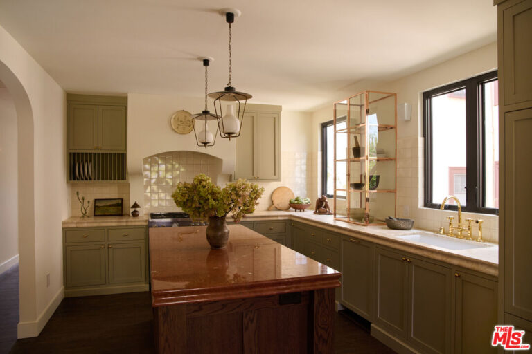 1920’s Spanish in Bungalow Heaven | Rich Michalowski • Los Angeles Real Estate