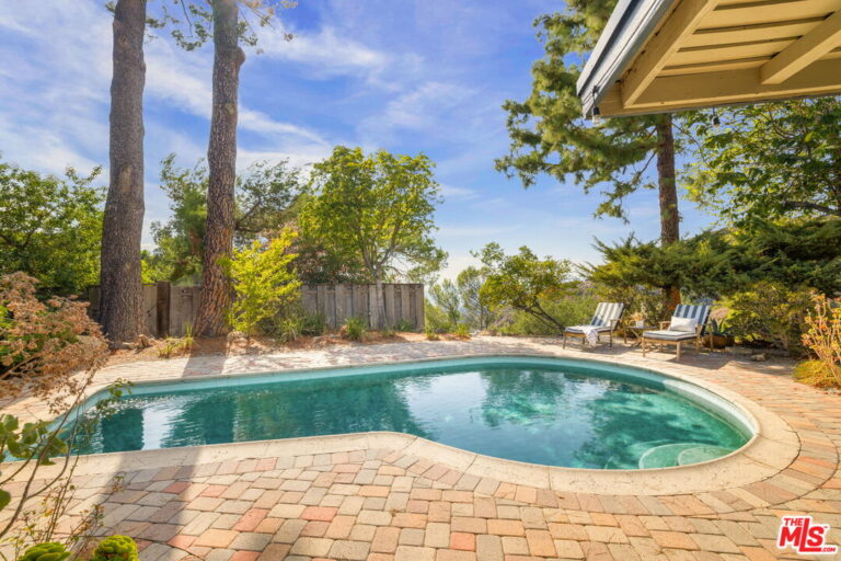 Tujunga Hills: Mid Century Retreat | Rich Michalowski • Los Angeles Real Estate