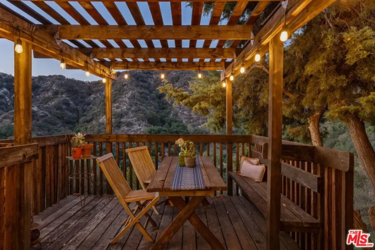 Tujunga Hills: Mid Century Retreat | Rich Michalowski • Los Angeles Real Estate