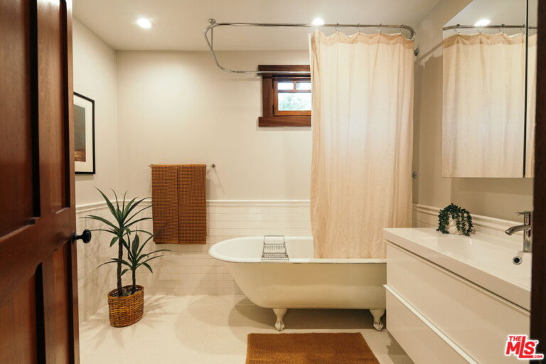 Altadena: 1920s Craftsman | Rich Michalowski • Los Angeles Real Estate